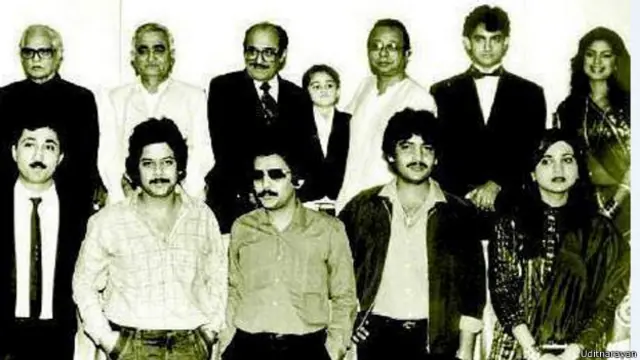 फ़िल्म क़यामत से क़यामत की टीम में नज़र आ रहे हैं आर डी बर्मन, उदित नारायण, अल्का यागनिक़ और युवा आमिर, जूही और बालक ईमरान ख़ान