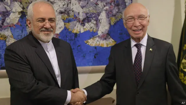 چارہ ماہ کے اندر اندر یہ دوسری بار ہے کہ ایرانی وزیرِ خارجہ محمد جواد ظریف نے پاکستان کا دورا کیا ہو