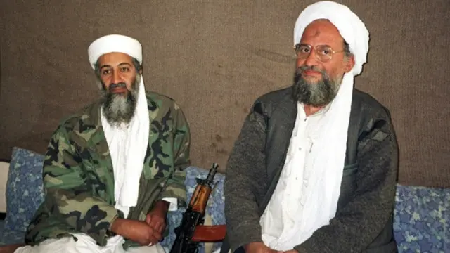 د اسامه تر وژل کېدو وروسته د القاعده شبکې مشري ایمن الظواهري کوي.