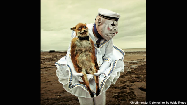 Icónico zorro antropomorfo