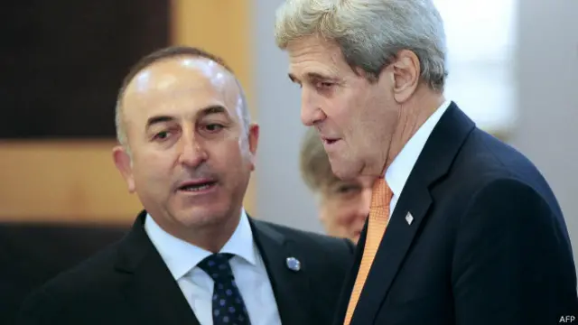 Dışişleri Bakanı Mevlüt Çavuşoğlu, Viyana'daki toplantılarda ABD Dışişleri Bakanı John Kerry'le görüşmüştü.