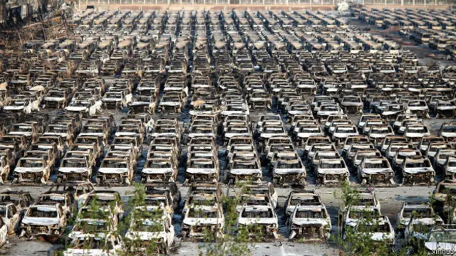 事故导致数千辆汽车瞬间被焚毁。