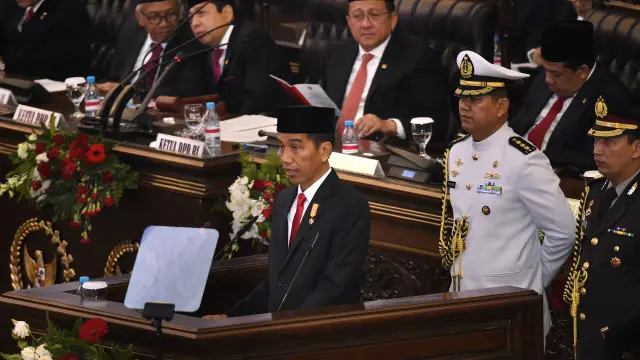 Presiden Joko Widodo mengaku ingin membangun Indonesia dari pinggiran, dari daerah dan desa.