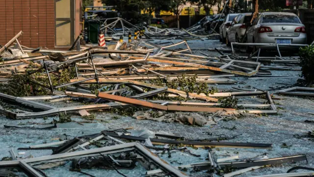 چین کے دارالحکومت بیجنگ کے جنوب مشرق میں تیانجن شہر کا شمار اہم صنعتی اور تجارتی بندرگاہوں میں ہوتا ہے اور شہر میں 75 لاکھ افراد مقیم ہیں۔