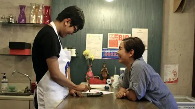 Jose en el cafe en Filipinas