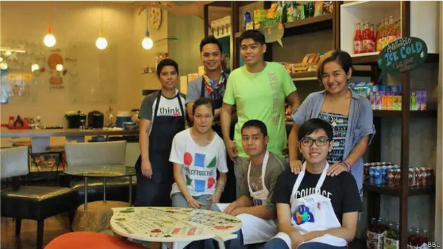 Trabajadores del Puzzle Cade en Filipinas