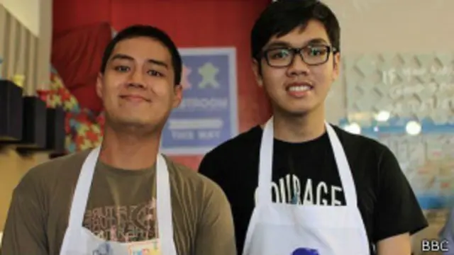 Camareros del Puzzle Cafe