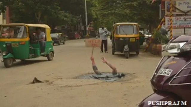 बंगलुरू की सड़क पर बना एनाकोंडा