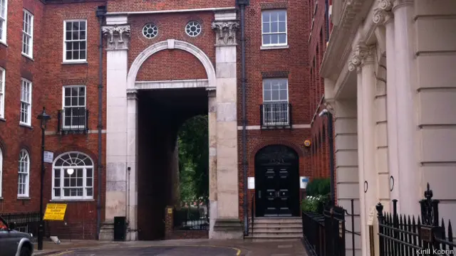 Варбург-сквэр