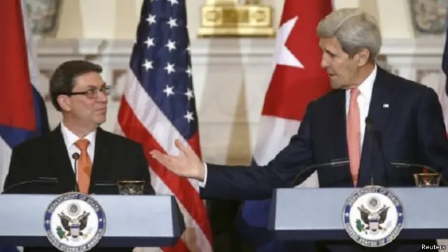 بات وزير الخارجية الأمريكي جون كيري أول وزير خارجية أمريكي يزور كوبا منذ 70 عاما ليتصدر حفل افتتاح السفارة في هافانا