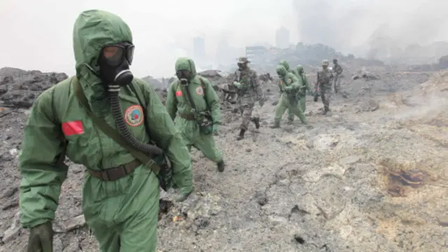 Militer Cina mengirim tim khusus yang terlatih menangani situasi darurat berkaitan dengan zat kimia.
