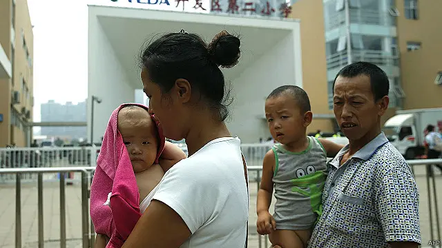 تین کلو میٹر کے دائرے میں آنے والے رہائشیوں کو اپنے مکانات خالی کرنے کے لیے کہا گیا ہے