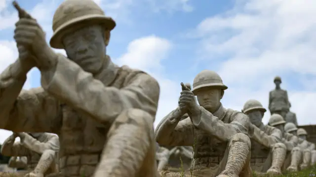 صورة لتماثيل جنود صينيين في متحف صيني