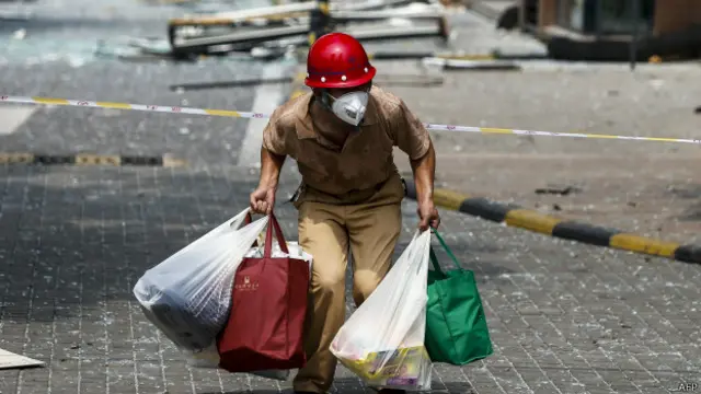 Человек в защитной маске