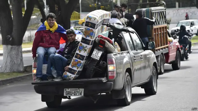 Residentes de la localidad de Latacunga son evacuados tras aumentar la actividad del volcan Cotopaxi.