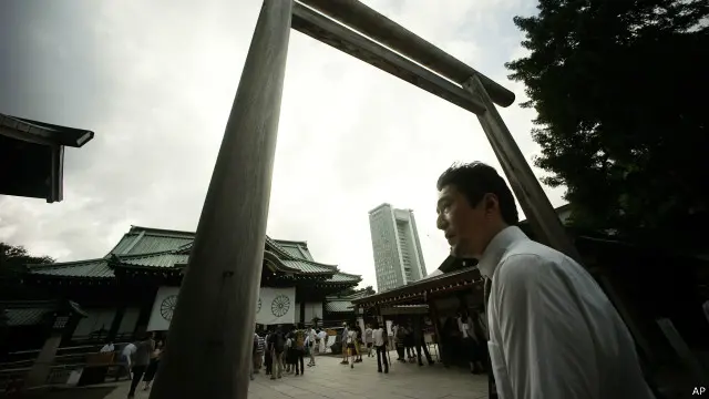 東條英利在靖國神社