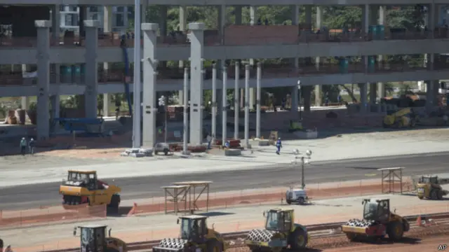 据报涉案移民官在里约热内卢的国际机场工作。