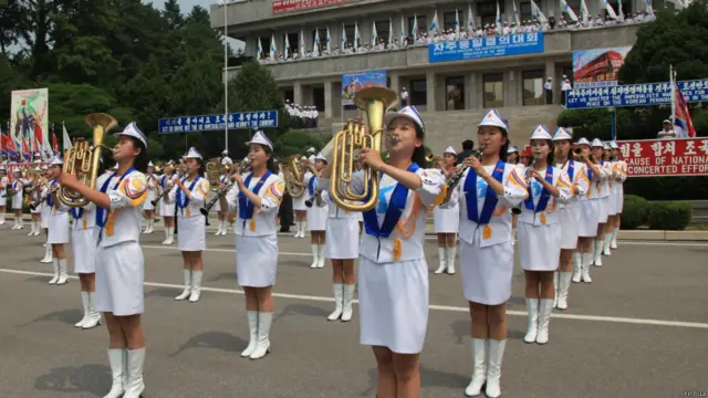 朝鲜在板门店朝韩军事分界线朝方一侧的板门阁前举行“纪念祖国解放70周年自主统一决议大会”。