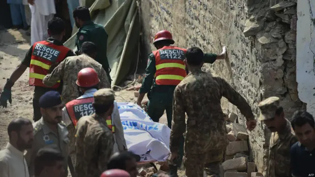 وفاقی وزیر داخلہ چوہدری نثار علی خان نےشادی خان گاؤں سے زخمیوں کو راولپنڈی اور اسلام آباد منتقل کرنے کے لیے ہیلی کاپٹر روانہ کرنے کا حکم دیا ہے۔