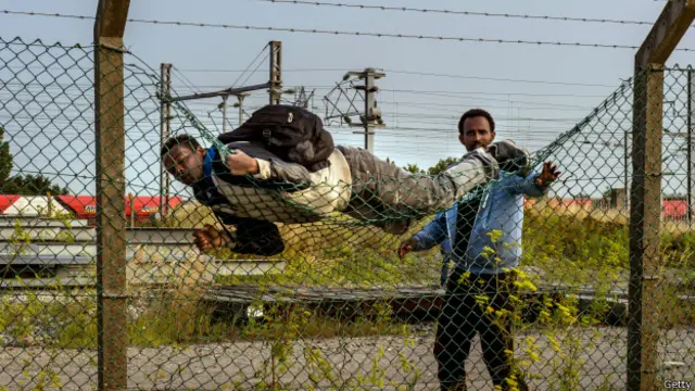 مشرقی افریقہ اور مشرق وسطی سے بڑی تعداد میں تارکین وطن یورپ کا رخ کر رہے ہیں جن کی وجہ سے یورپ بحران کا شکار ہے