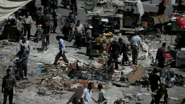 Douma şəhərində bazara havadan zərbə endirilib.