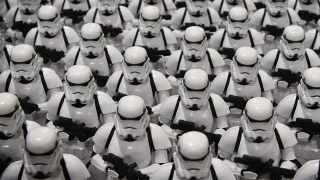 Фантастический фильм "Звездные войны: Пробуждение силы" назван самым ожидаемым релизом 2015 года