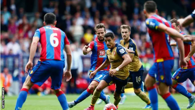 阿森纳在最近三轮对水晶宫的较量中都以2:1的比分击败对手