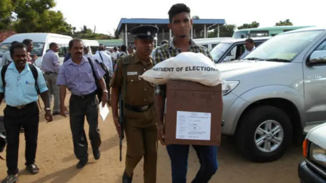 வாக்குப் பெட்டிகள் பாதுகாப்பாக எடுத்துச் செல்லப்பட்டன