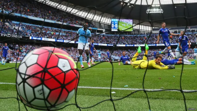 چیلسی کے کیپر اسمیر بیگووچ کے پاس 87 ویں منٹ میں فرنیندینیو کی تیز شاٹ روکنے کا کوئی موقع نہیں تھا۔