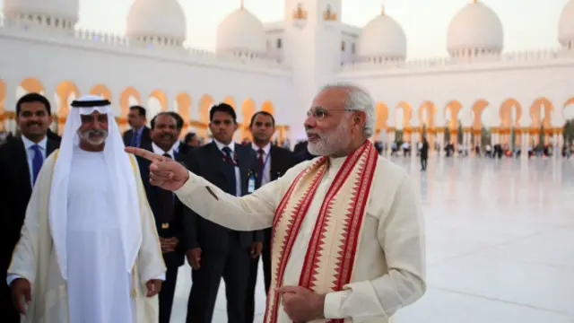 ابو ظہبی جانےوالا شاید ہی کوئی سیاح وہاں نہ جاتا ہو۔ ایس صورتحال میں مودی اگر وہاں نہ جاتے تو کیا یہ واقعی عجیب نہ ہوتا؟