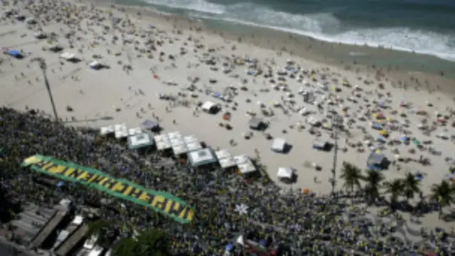 Manifestantes a favor del juicio político a la presidenta de Brasil.