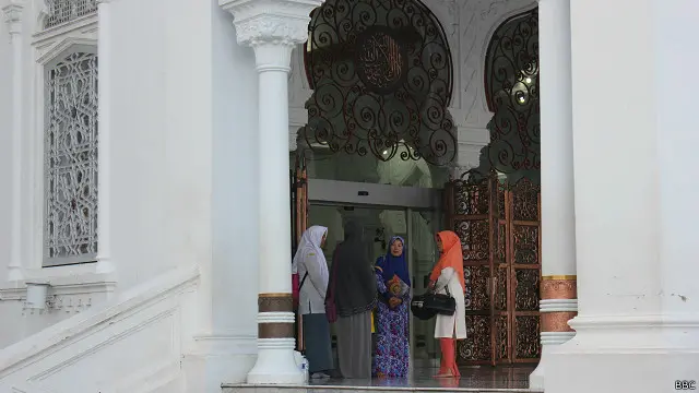 Cuti melahirkan selama enam bulan ini dianggap sebagai kepeduan pemerintah daerah.