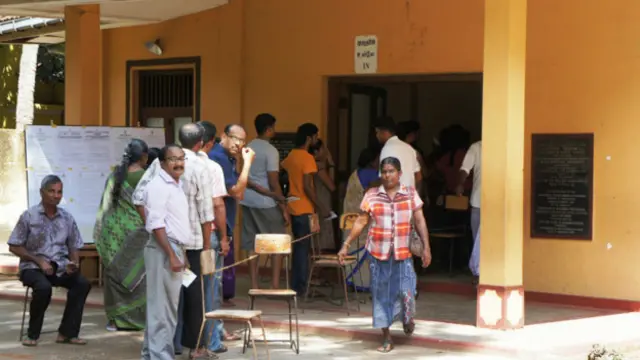 இலங்கை நாடாளுமன்றத் தேர்தலில் வடபகுதி வாக்களிப்பு நிலையம் ஒன்றின் காட்சி