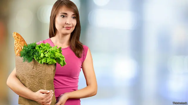 Багато клієнтів воліють самі купувати свіжі продукти, тому що їх можна роздивитися та помацати 