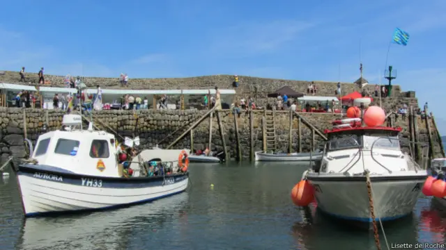 На ятках у гавані в Кловеллі торгують морськими продуктами, традиційними для цього селища