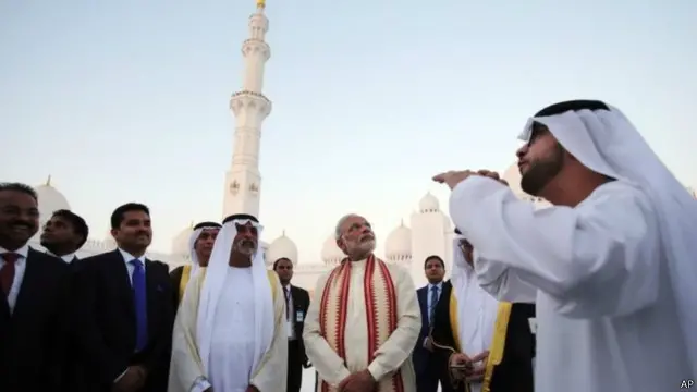 مودي زار الأحد مسجد الشيخ زايد الكبير بأبوظبي