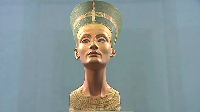 نفرتیتی، ملکه مصر و همسر آخناتون، فرعون مصر در قرن چهاردهم قبل از میلاد بود