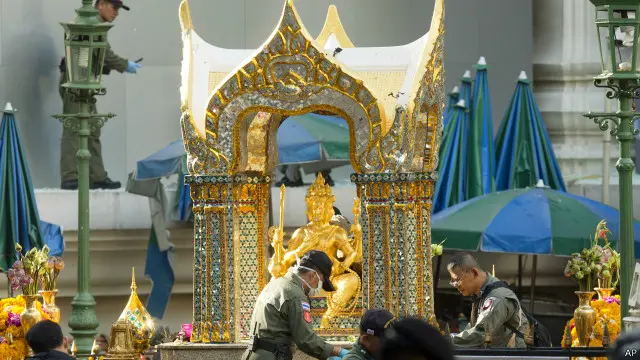 拉差巴颂路口的四面佛