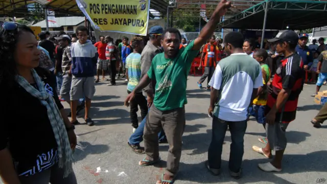 ایئر لائنز کے خلاف مظاہرے بھی ہوئے