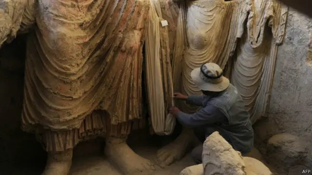 د ۲۰۱۰ کال نومبر کې د لوګر عینکو مس کان کې د بودا مجسمه کشف شوه