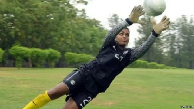 अदिति चौहान, महिला फ़ुटबॉलर