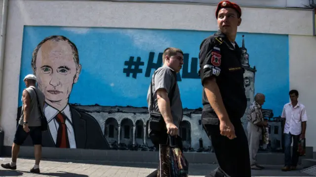 Графіті у Сімферополі - портрет Путіна і напис "Крим наш"