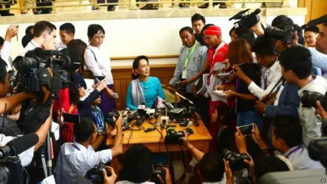 Theo Hiến pháp Myanmar, bà Suu Kyi không thể trở thành tổng thống