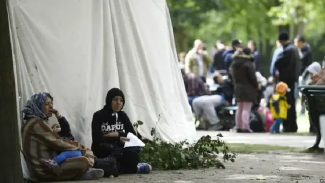 لاجئون في مخيم للإيواء في برلين