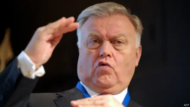 Глава РЖД Владимир Якунин выступает на франко-российском экономическом форуме в Париже (28 ноября 2013 г.)