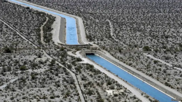 为持续干旱所困,加州从科罗拉多河引水。