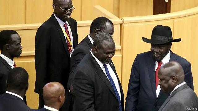 رياك مشار (يسار الصورة) شخصية رئيسية منذ ثلاثة عقود في المشهد السياسي لجنوب السودان 