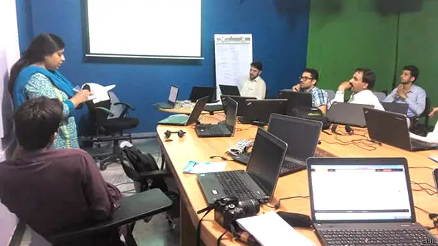 پشاور یونیورسٹی کیمپس میں صحافیوں کی تربیت کےلیے تمام تر وسائل موجود تھے تاہم جدید لیب کی کمی شدت سے محسوس کی جارہی تھی جو اب پوری ہوگئی ہے: پروفیسر ڈاکٹر الطاف اللہ خان