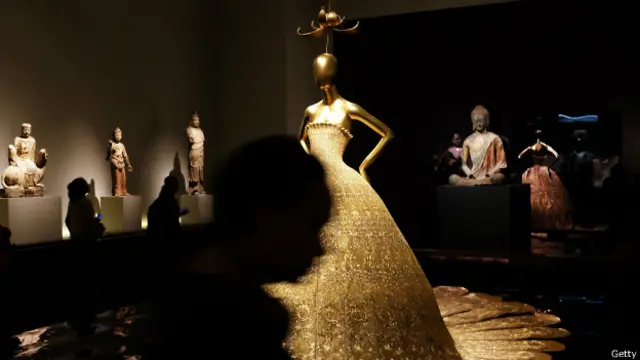 “中国：镜花水月”展览。