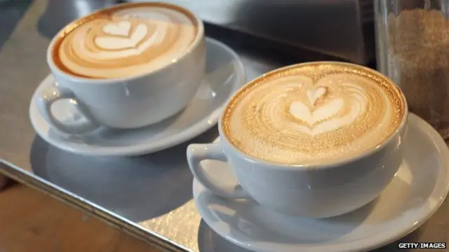 意大利人在早晨喝卡布奇诺咖啡